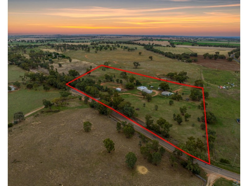 32 Murrulebale Rd, Junee NSW 2663