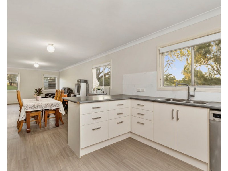 32 Murrulebale Rd, Junee NSW 2663