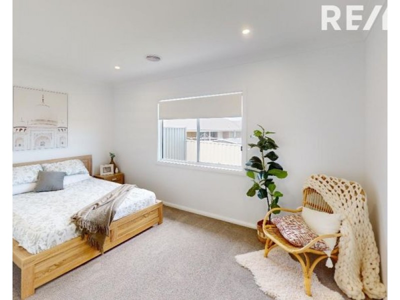 16 Hayes Crescent, Junee NSW 2663