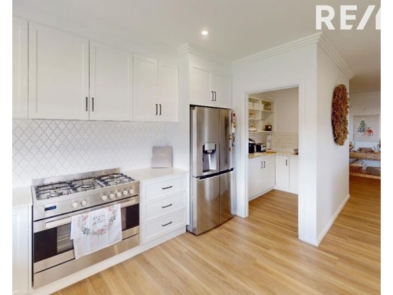 16 Hayes Crescent, Junee NSW 2663