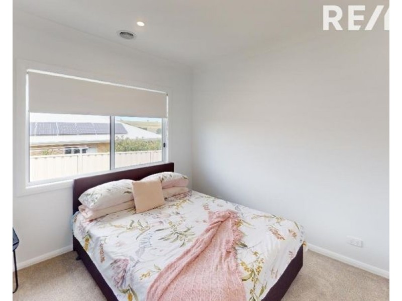 16 Hayes Crescent, Junee NSW 2663