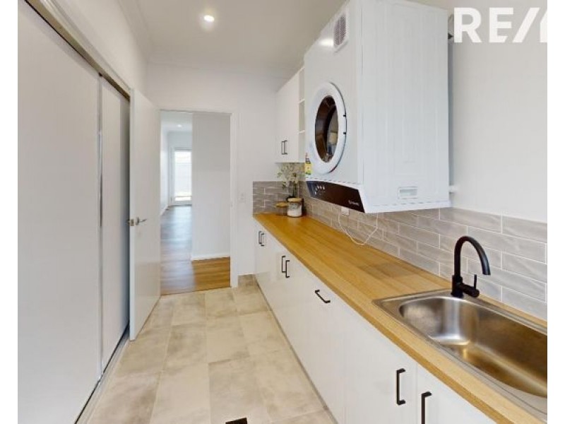 16 Hayes Crescent, Junee NSW 2663