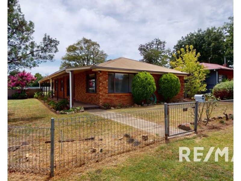 2 Elizabeth Street, Junee NSW 2663