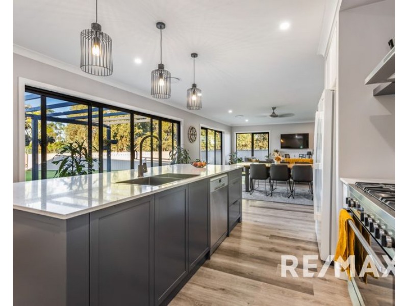 75 John Potts Drive, Junee NSW 2663