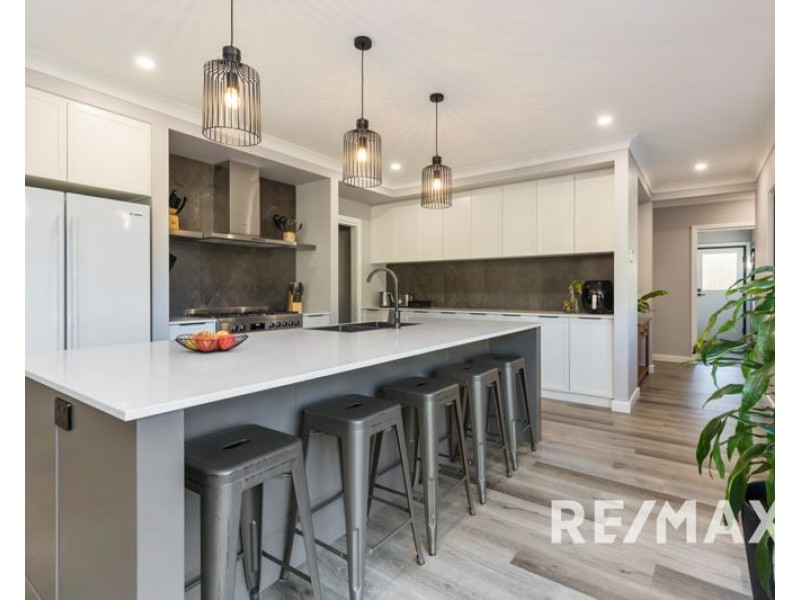 75 John Potts Drive, Junee NSW 2663