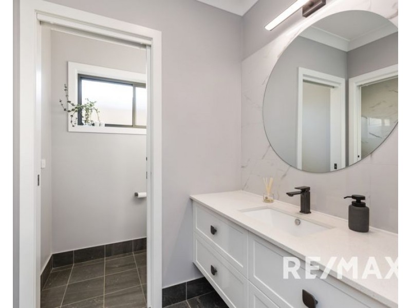 75 John Potts Drive, Junee NSW 2663