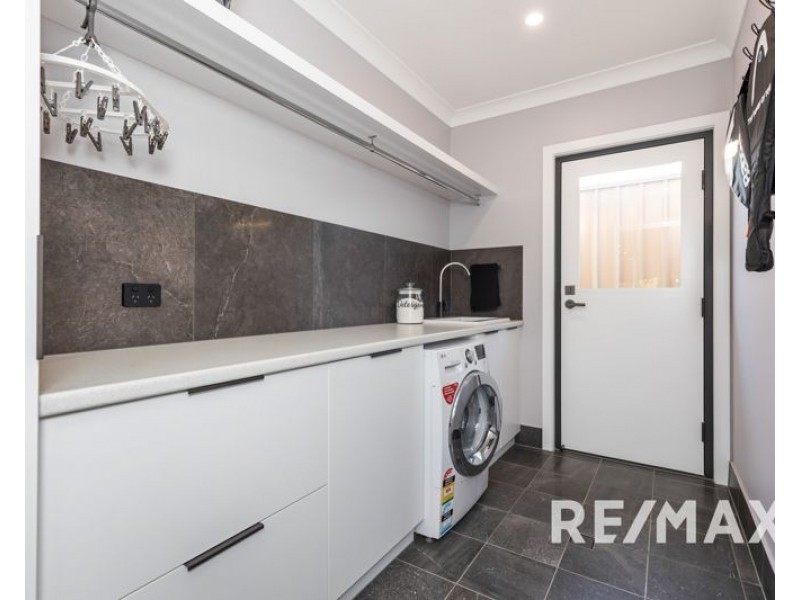 75 John Potts Drive, Junee NSW 2663