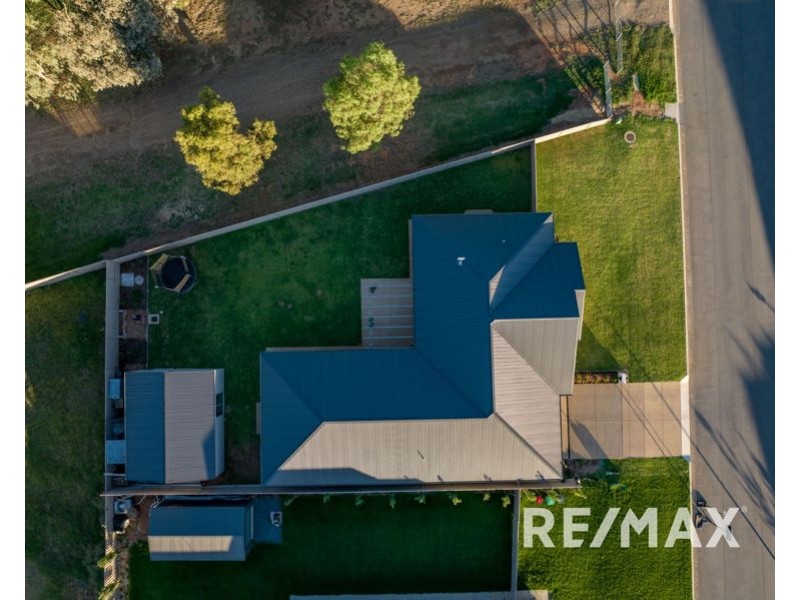 75 John Potts Drive, Junee NSW 2663