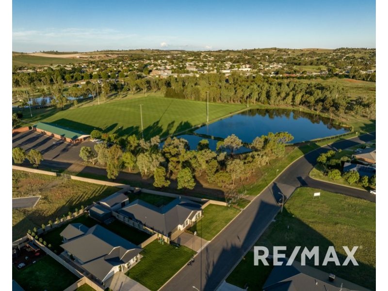 75 John Potts Drive, Junee NSW 2663