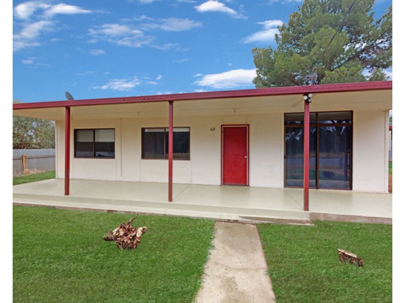 62 Mann Street, Coolamon NSW 2701