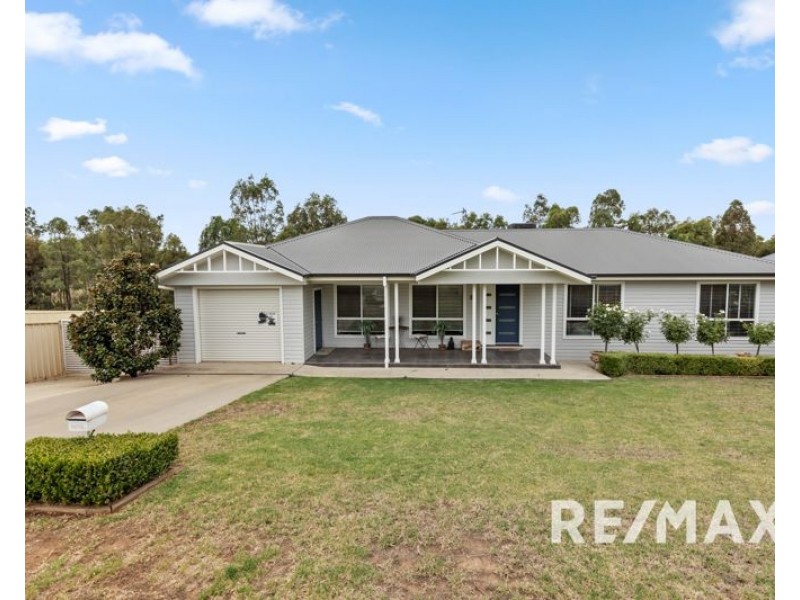 37 John Potts Drive, Junee NSW 2663