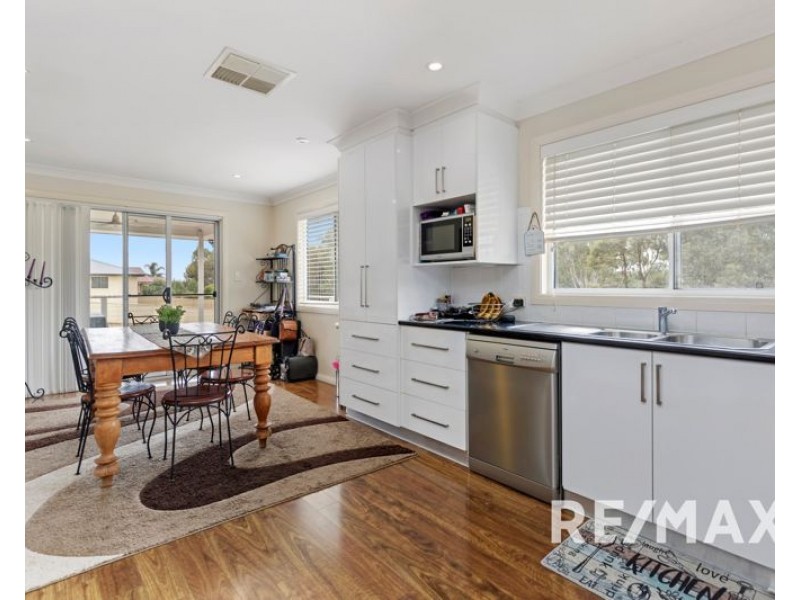 37 John Potts Drive, Junee NSW 2663