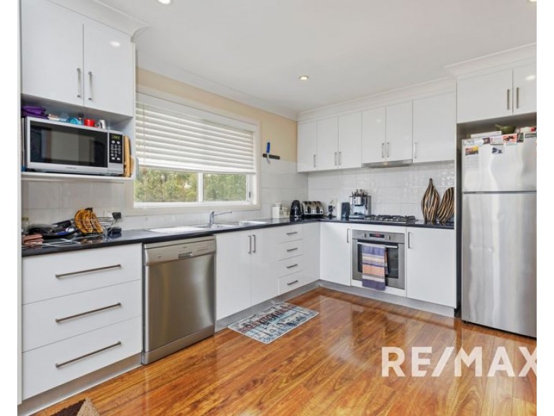 37 John Potts Drive, Junee NSW 2663