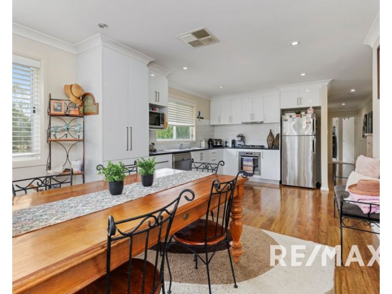 37 John Potts Drive, Junee NSW 2663