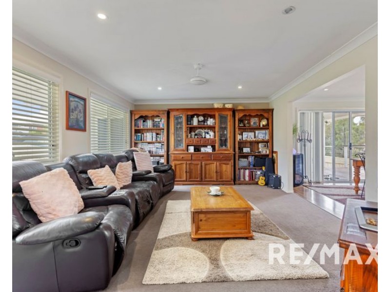 37 John Potts Drive, Junee NSW 2663