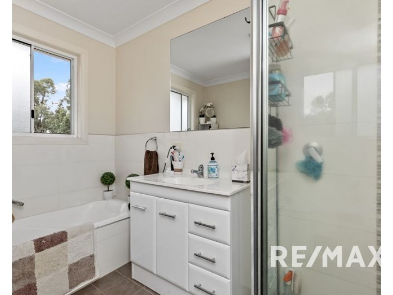 37 John Potts Drive, Junee NSW 2663