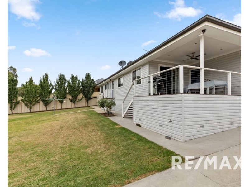 37 John Potts Drive, Junee NSW 2663