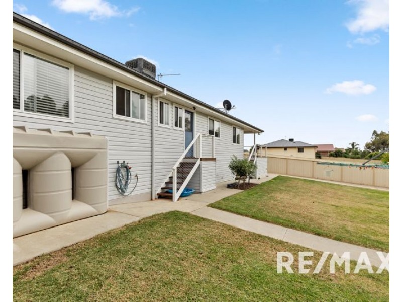 37 John Potts Drive, Junee NSW 2663