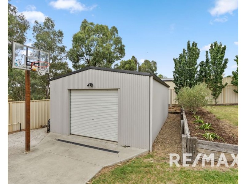 37 John Potts Drive, Junee NSW 2663