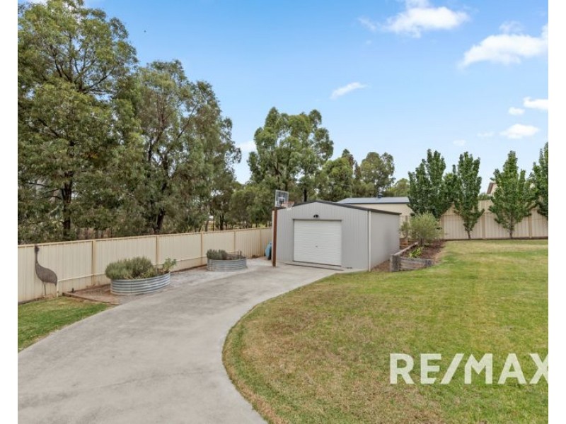 37 John Potts Drive, Junee NSW 2663