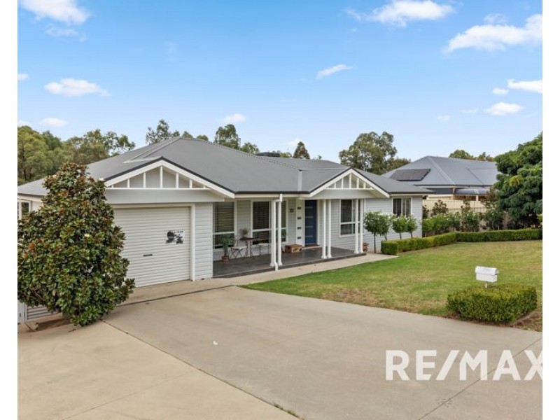 37 John Potts Drive, Junee NSW 2663