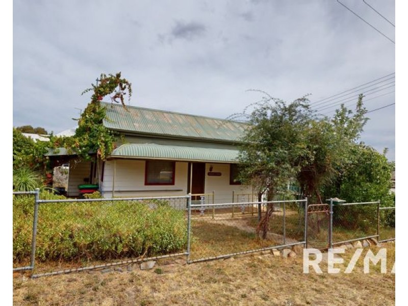 27 Crown Street, Junee NSW 2663