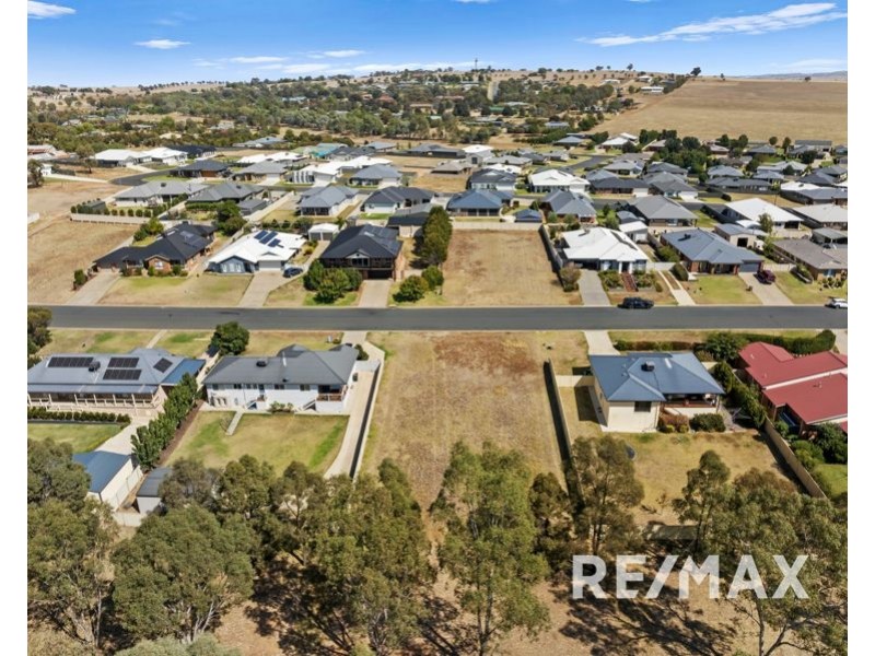 39 Johns Potts Drive, Junee NSW 2663
