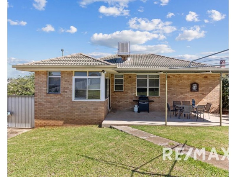 48 Commins Street, Junee NSW 2663