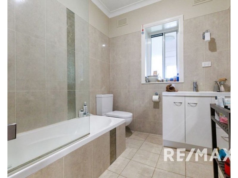 11 Commins Street, Junee NSW 2663