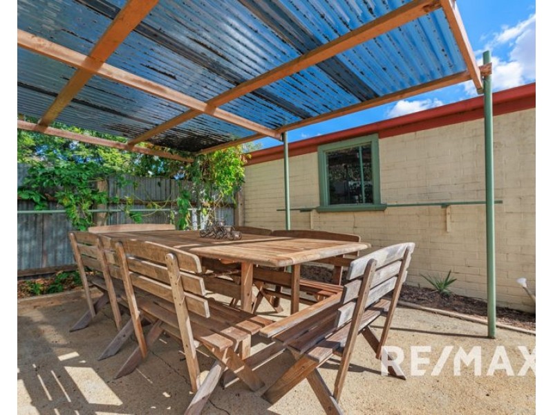 11 Commins Street, Junee NSW 2663