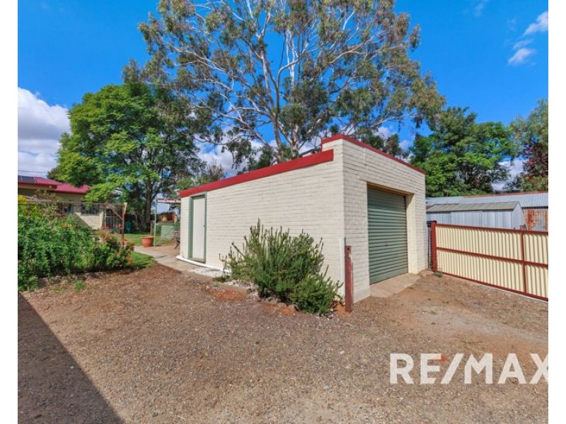 11 Commins Street, Junee NSW 2663