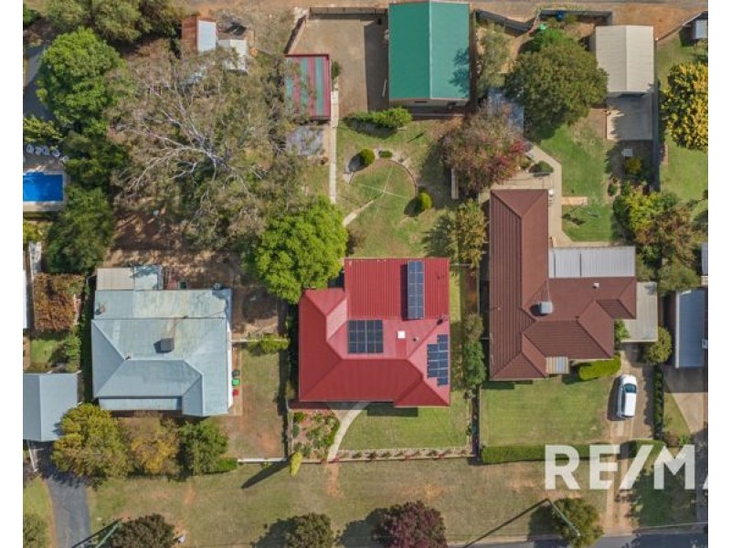 11 Commins Street, Junee NSW 2663