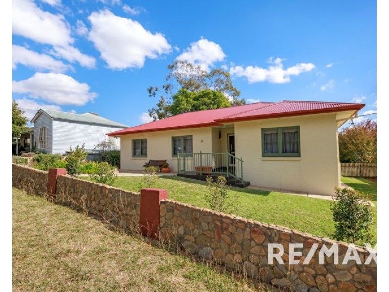 11 Commins Street, Junee NSW 2663