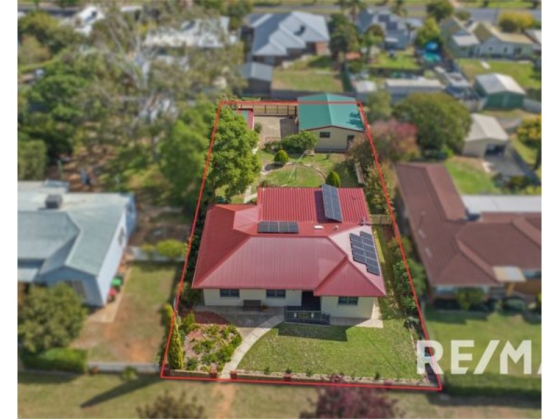 11 Commins Street, Junee NSW 2663