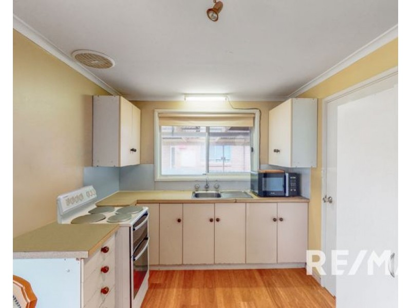 5 James Street, Junee NSW 2663