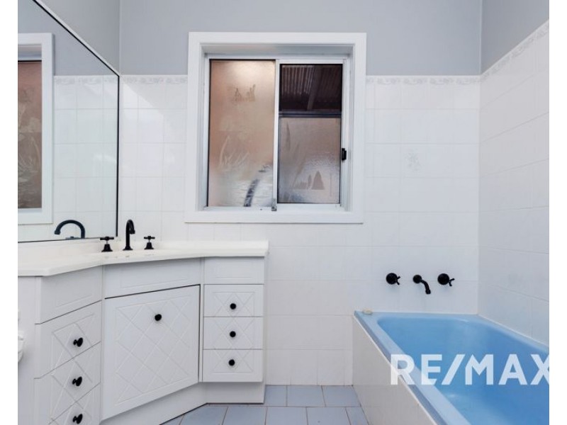 12 Cedric Street, Junee NSW 2663