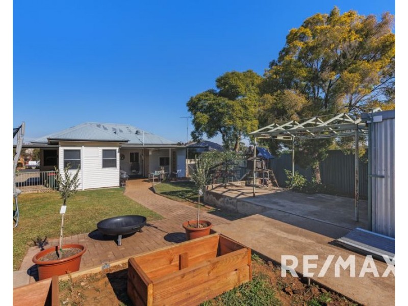12 Cedric Street, Junee NSW 2663