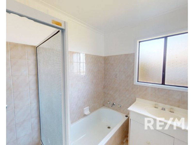 16 Cedric Street, Junee NSW 2663