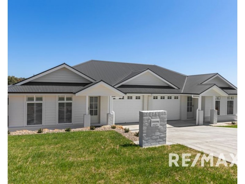 1 & 2 /24 Hilton Place, Junee NSW 2663