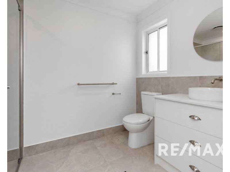 1 & 2 /24 Hilton Place, Junee NSW 2663