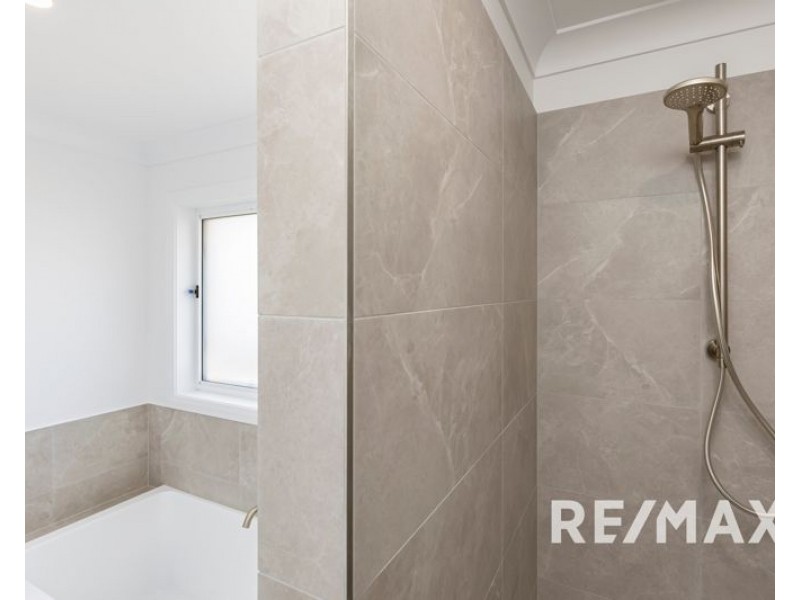 1 & 2 /24 Hilton Place, Junee NSW 2663