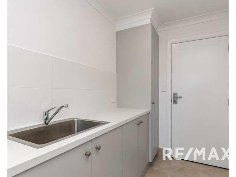 1 & 2 /24 Hilton Place, Junee NSW 2663