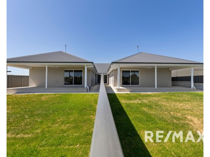 1 & 2 /24 Hilton Place, Junee NSW 2663