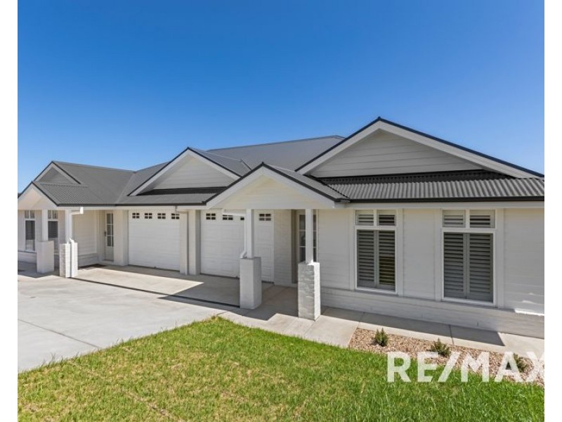1 & 2 /24 Hilton Place, Junee NSW 2663