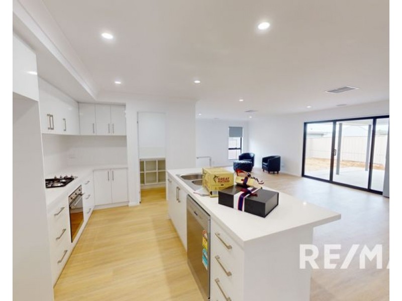 1/84 John Potts Drive, Junee NSW 2663