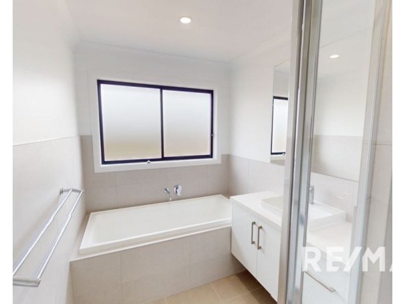 1/84 John Potts Drive, Junee NSW 2663