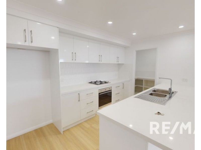 2/84 John Potts Drive, Junee NSW 2663