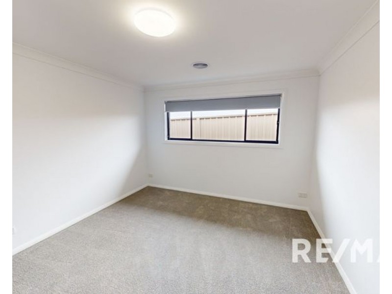 2/84 John Potts Drive, Junee NSW 2663