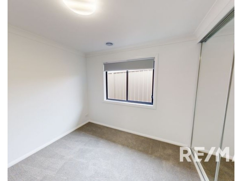 2/84 John Potts Drive, Junee NSW 2663