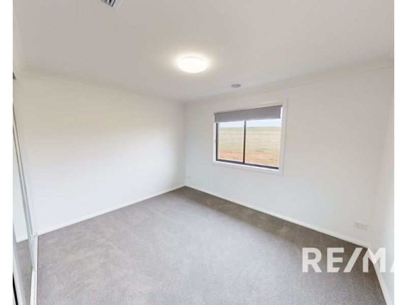 2/84 John Potts Drive, Junee NSW 2663